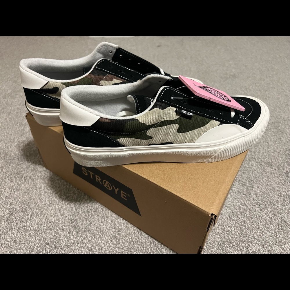 Straye Logan Shoes - Camo - Size 10 - NWB
